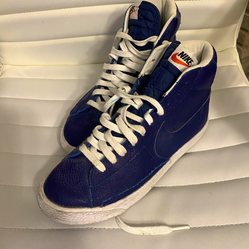 Nike -Boys high top sneakers. Durable for summer fun. Size 7Y